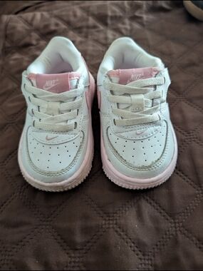 Nike Kids White and Light Pink Low-Top Sneakers